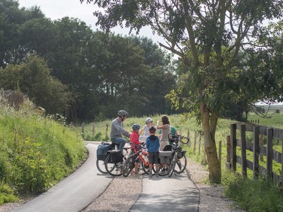 Famille à vélo sur La Vélomaritime à Hautebut